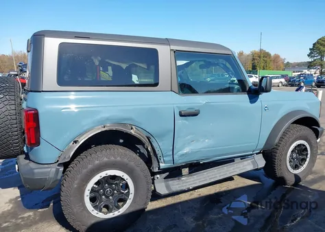 2023 Ford Bronco Black Diamond z USA, uszkodzony, nr VIN 1FMDE5CH3PLB49797